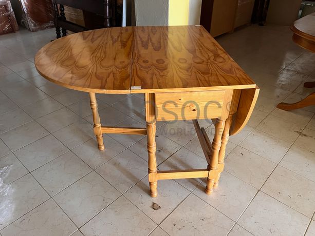 Lotes 666 a 681 · Mobiliário · Artigos de Decoração