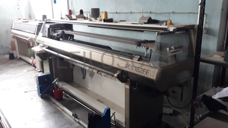 Máquina de confeção de malha