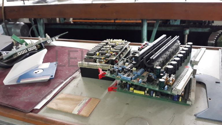 Máquina de confeção de malha