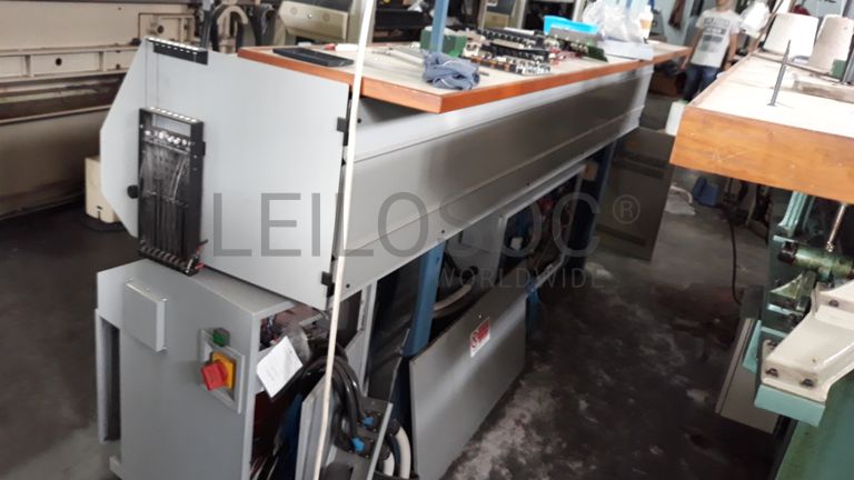 Máquina de confeção de malha