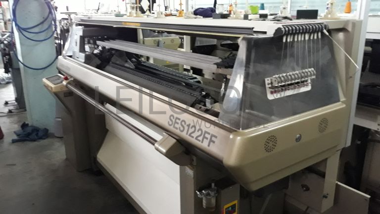 Máquina de confeção de malha