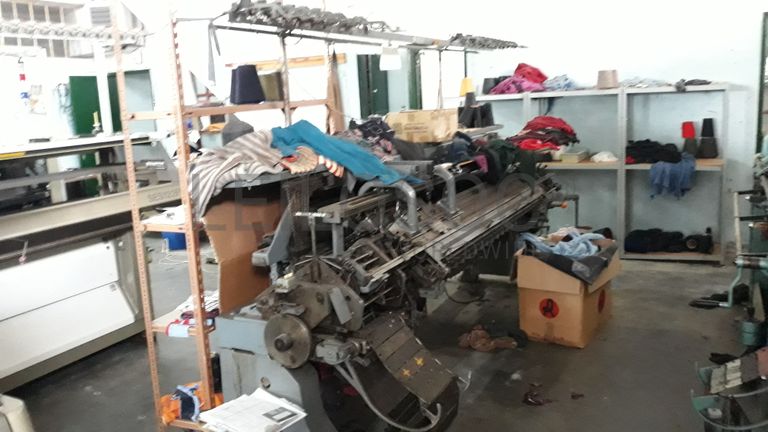 Máquina de confeção de malha