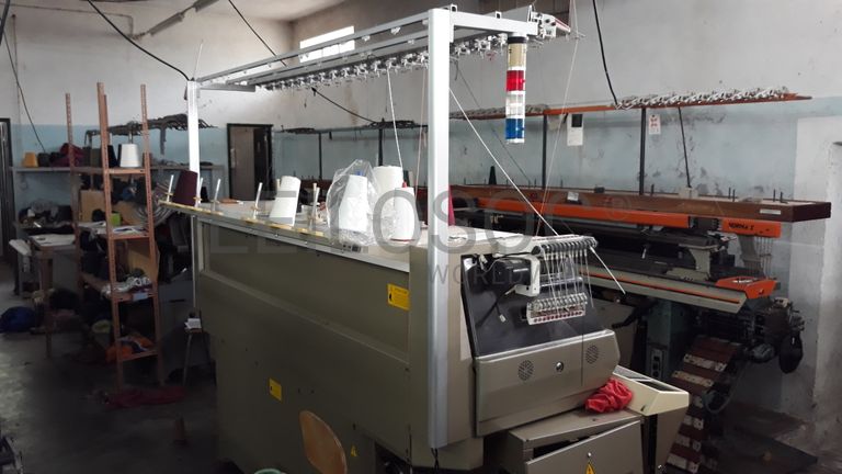 Máquina de confeção de malha