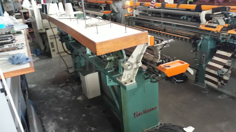 Máquina de confeção de malha