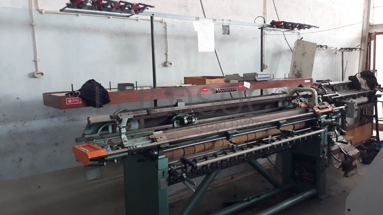 Máquina de confeção de malha