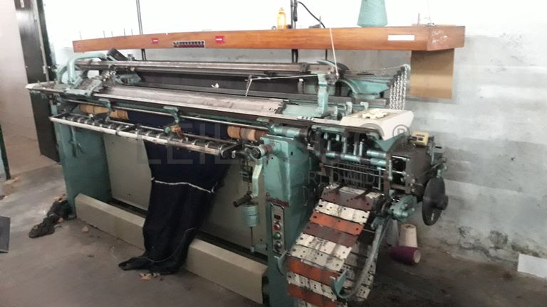 Máquina de confeção de malha