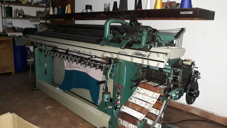 Máquina de confeção de malha