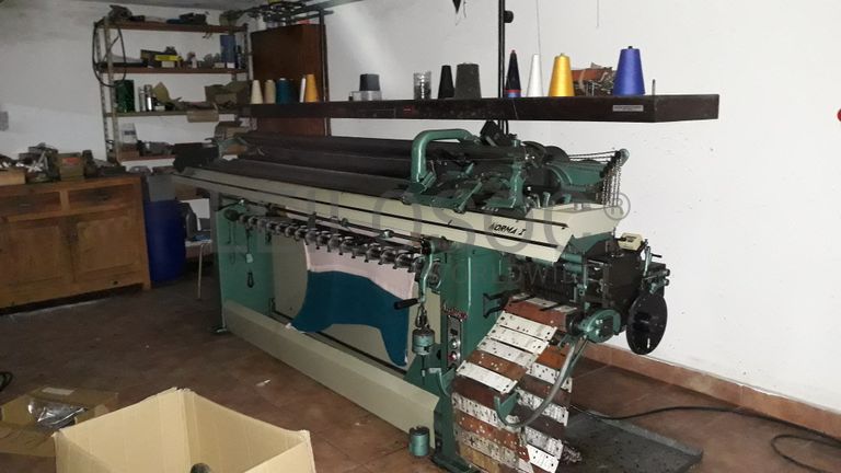 Máquina de confeção de malha