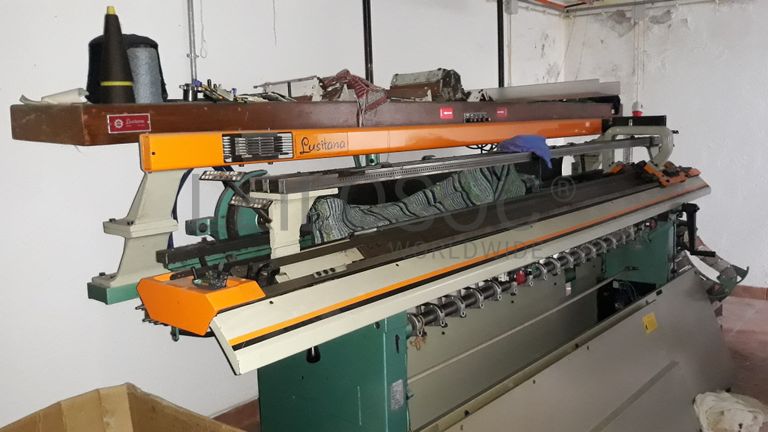 Máquina de confeção de malha