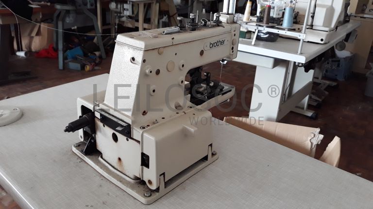 Máquina de colocar botões