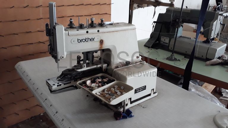 Máquina de colocar botões