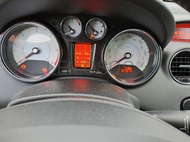 Peugeot 308 1.6 HDI · Ano 2011