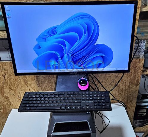 Computador Completo Torre Workstation HP Z8 G4 e Monitor Samsung LH32MEB