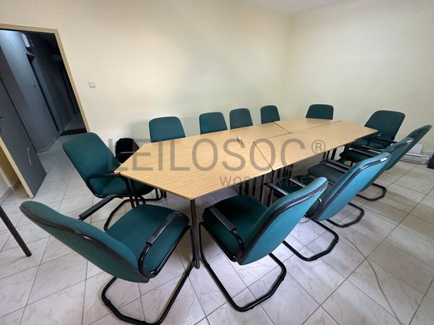 Mesa de escritório e 12 cadeiras