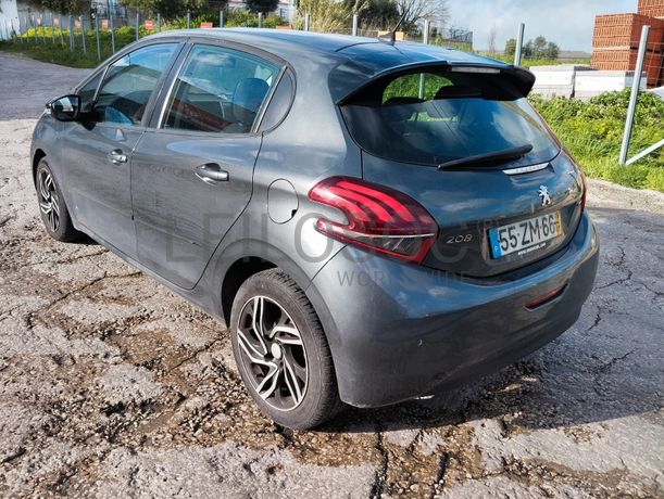 Peugeot 208 1.6 BlueHDI · Ano 2016