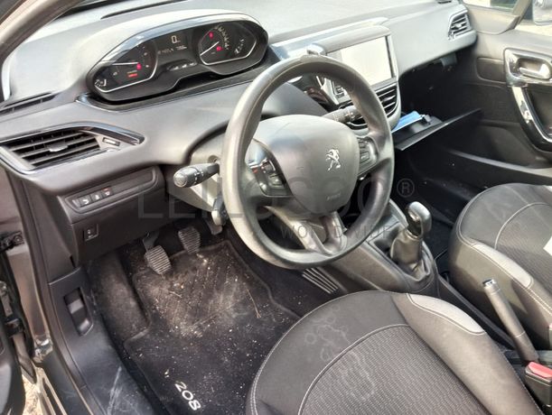 Peugeot 208 1.6 BlueHDI · Ano 2016