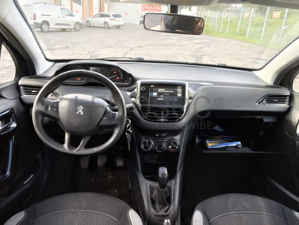 Peugeot 208 1.6 BlueHDI · Ano 2016
