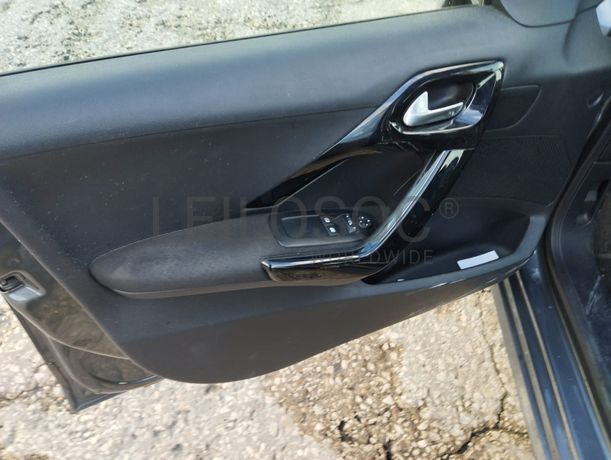 Peugeot 208 1.6 BlueHDI · Ano 2016