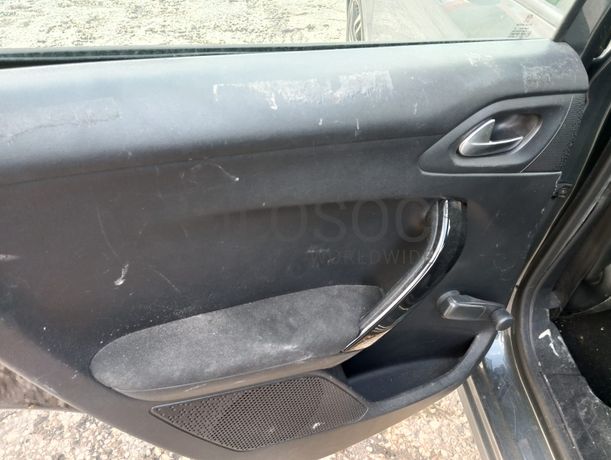 Peugeot 208 1.6 BlueHDI · Ano 2016