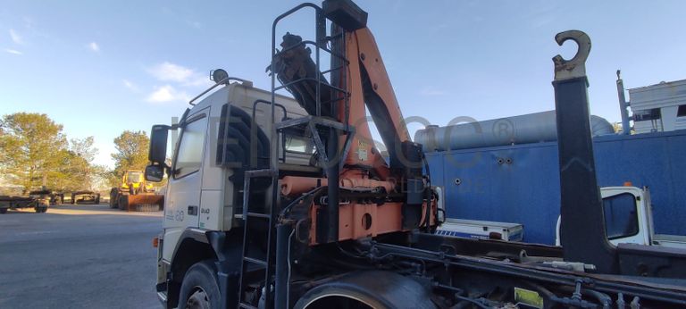 Volvo FM13 C/ GRUA
