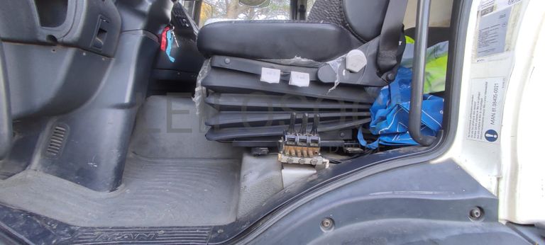 MAN 35.360 8/4 c/ Grua