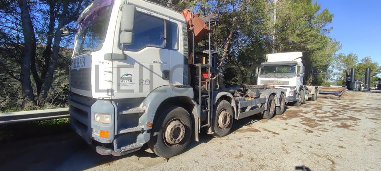 MAN 35.360 8/4 c/ Grua