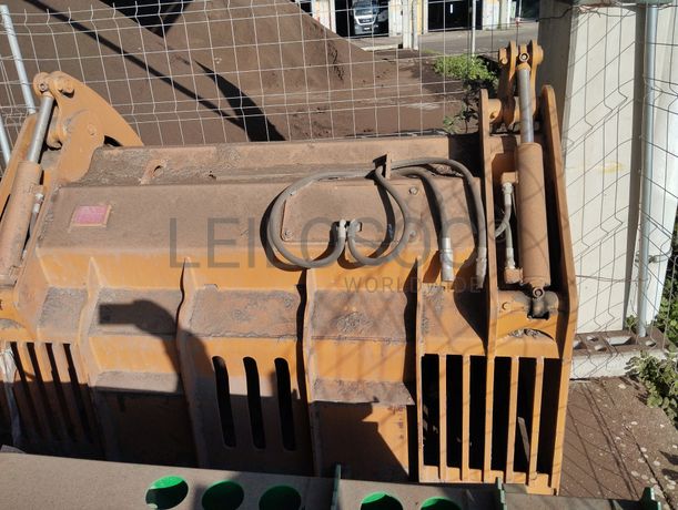 Balde de Crivo com Grifa Hidráulica · Ano 2016