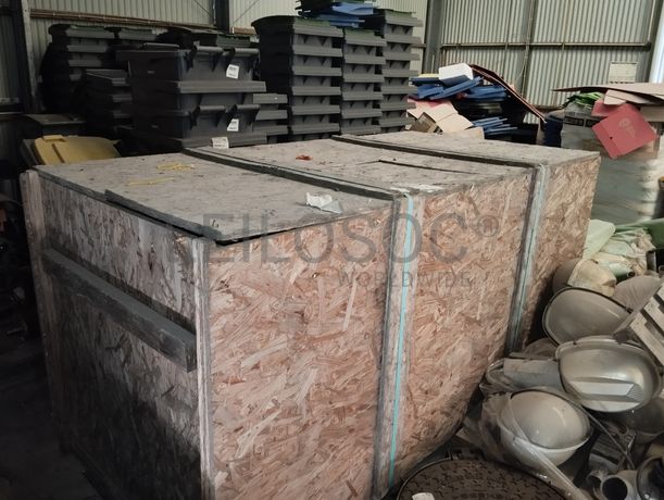 Caixa e Raspador Traseiros de Trator de Rastos · Ano 2018