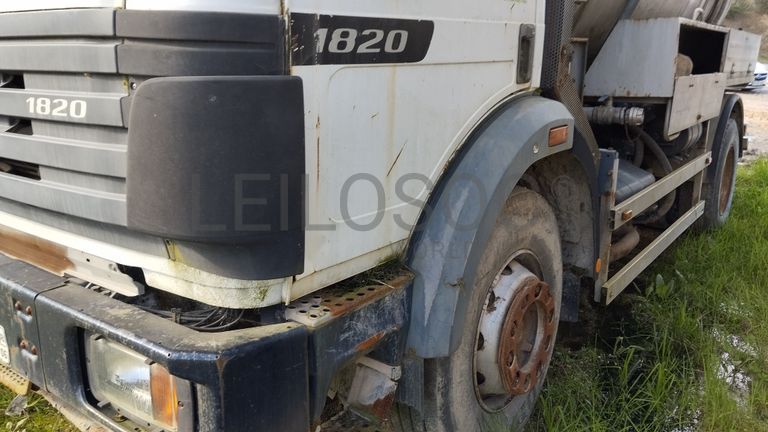 Camião MERCEDES-BENZ 1820 com Cisterna · Ano 1998