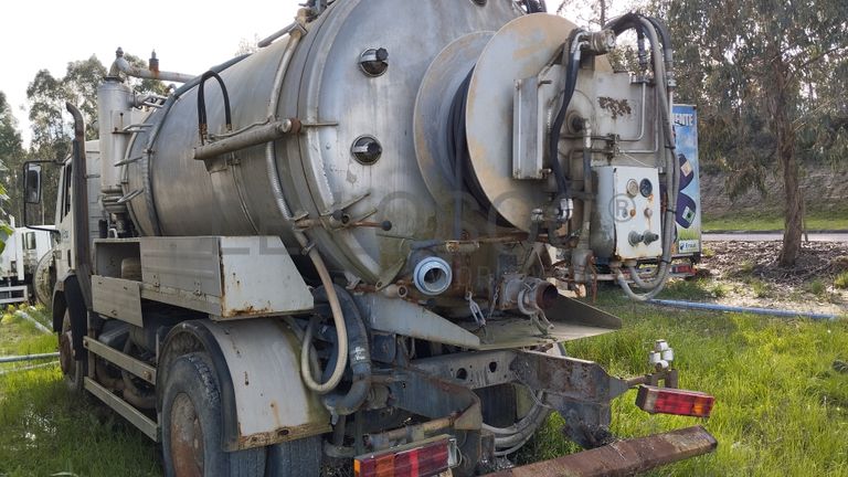 Camião MERCEDES-BENZ 1820 com Cisterna · Ano 1998