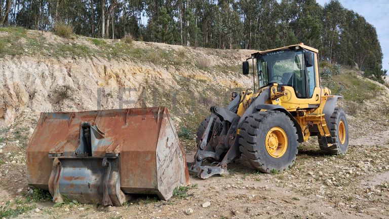 Pá Carregadora de Rodas VOLVO L60F · Ano 2010