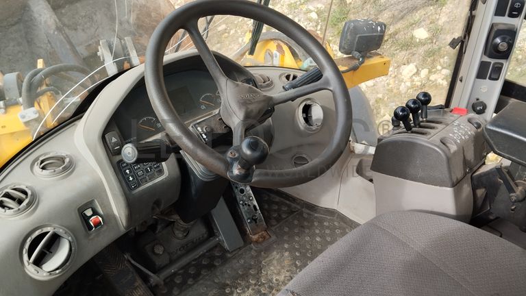 Pá Carregadora de Rodas VOLVO L60F · Ano 2010