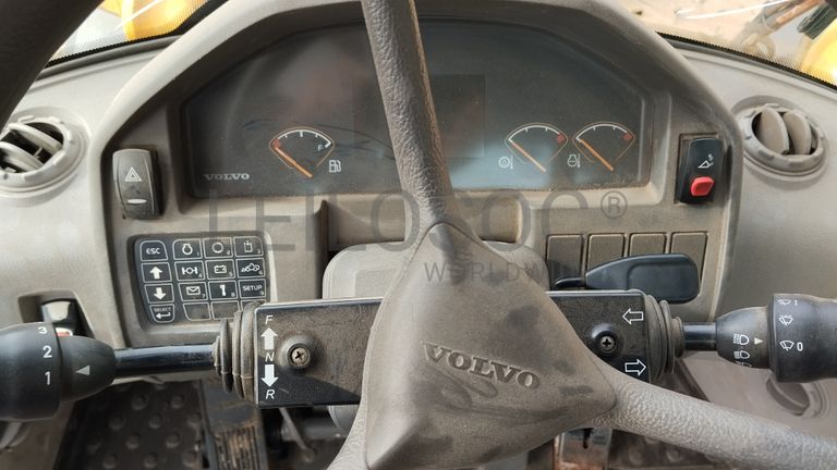 Pá Carregadora de Rodas VOLVO L60F · Ano 2010