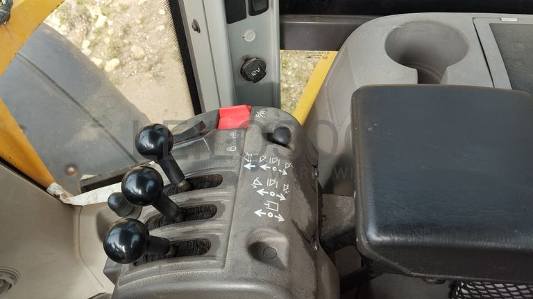 Pá Carregadora de Rodas VOLVO L60F · Ano 2010