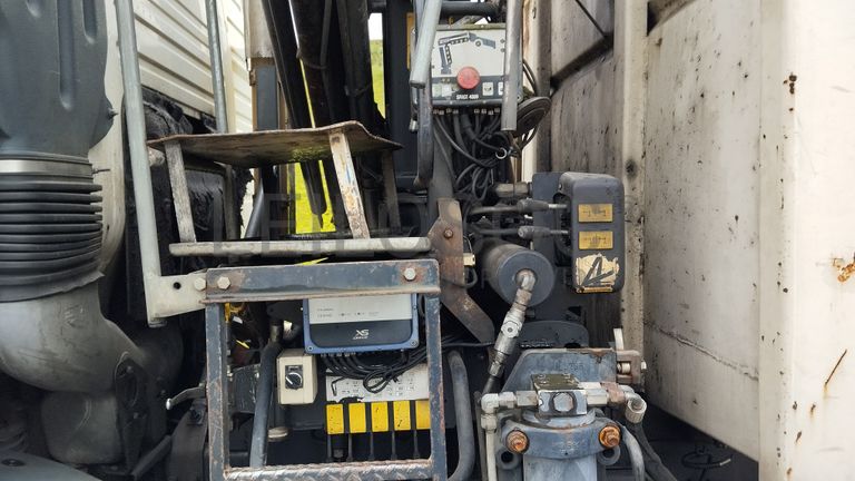 Volvo FM340 com grua