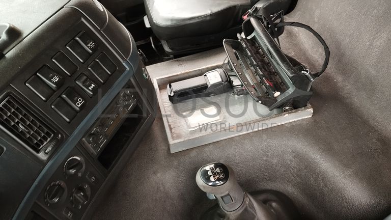 Volvo FM340 com grua