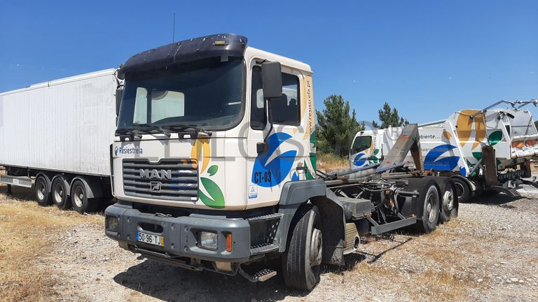 MAN com Ampliroll · Ano 2002