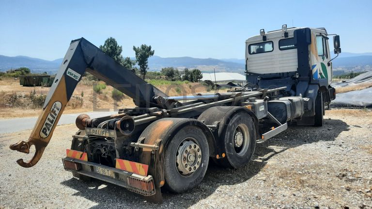 MAN com Ampliroll · Ano 2002