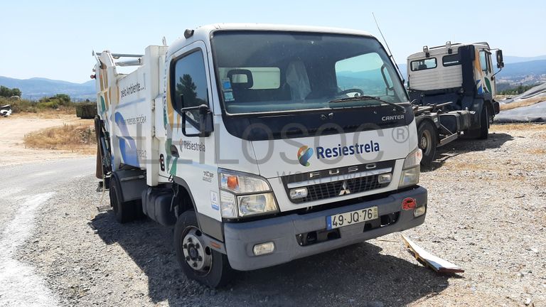 Mitsubishi FUSO 7C15 com Caixa Compactadora · Ano 2011