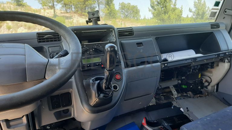 Mitsubishi FUSO 7C15 com Caixa Compactadora · Ano 2011