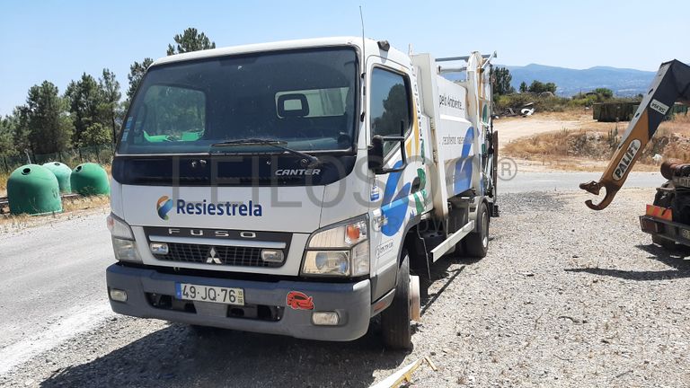 Mitsubishi FUSO 7C15 com Caixa Compactadora · Ano 2011