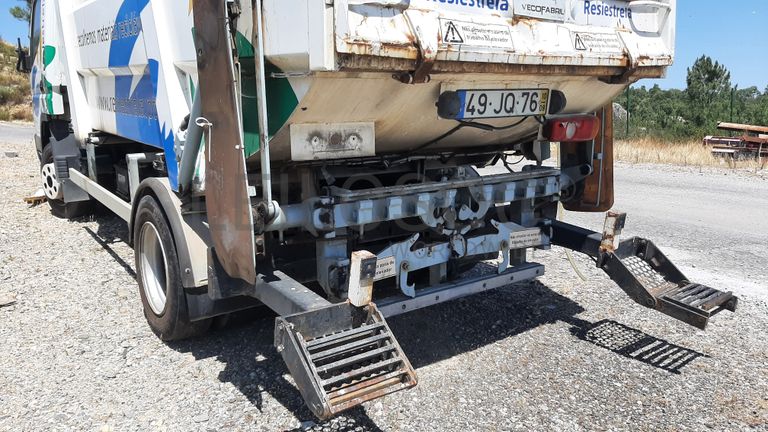 Mitsubishi FUSO 7C15 com Caixa Compactadora · Ano 2011