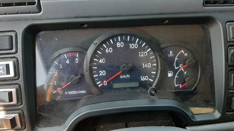 Mitsubishi FUSO 7C15 com Caixa Compactadora · Ano 2011