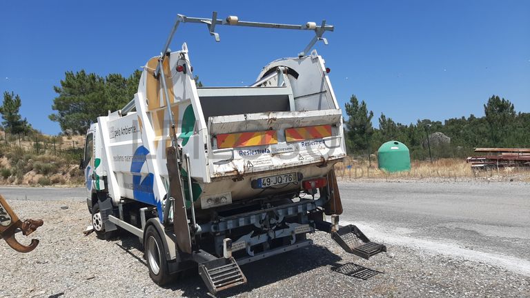 Mitsubishi FUSO 7C15 com Caixa Compactadora · Ano 2011