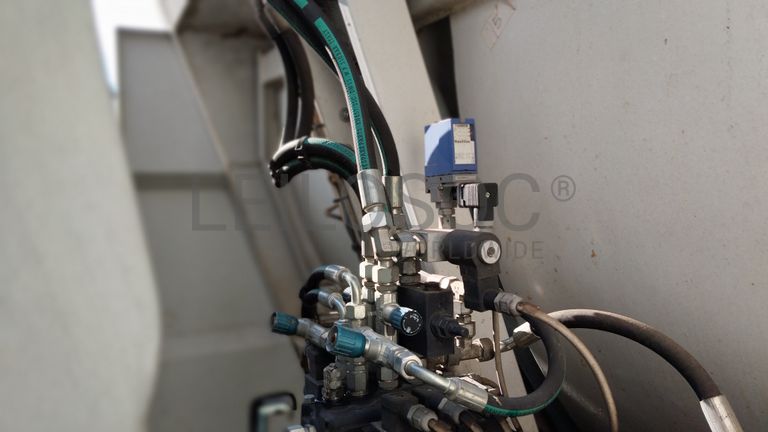 Mitsubishi FUSO 7C15 com Caixa Compactadora · Ano 2010