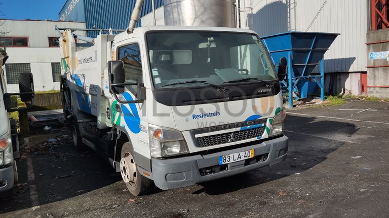 Mitsubishi FUSO 7C15 com Caixa Compactadora · Ano 2010