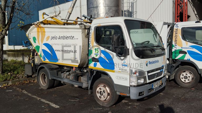 Mitsubishi FUSO 7C15 com Caixa Compactadora · Ano 2012