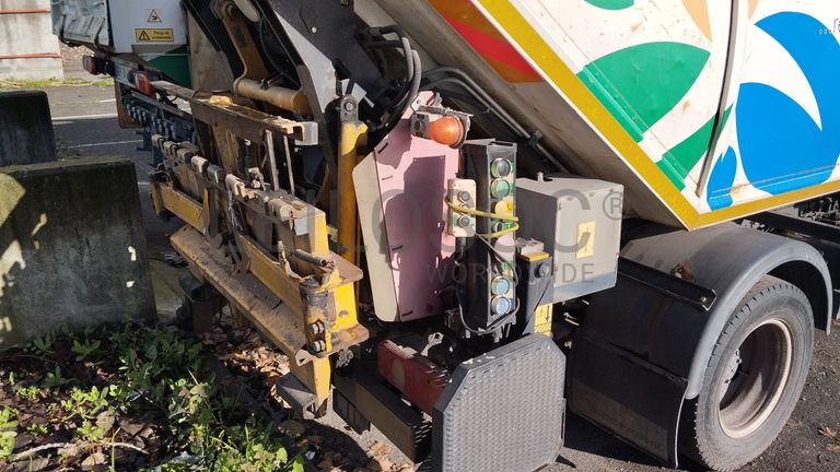 Mitsubishi FUSO 7C15 com Caixa Compactadora · Ano 2012