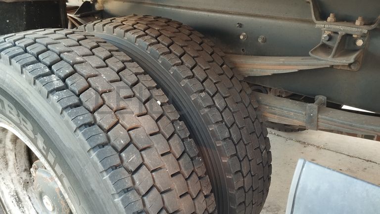 MAN LE18.280 com caixa e grua · Ano 2004