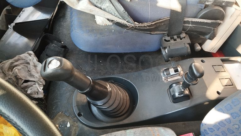 MAN LE18.280 com caixa e grua · Ano 2004